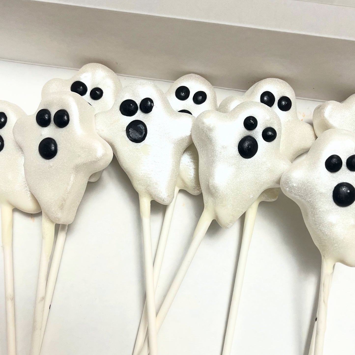Ghost Cake Pops